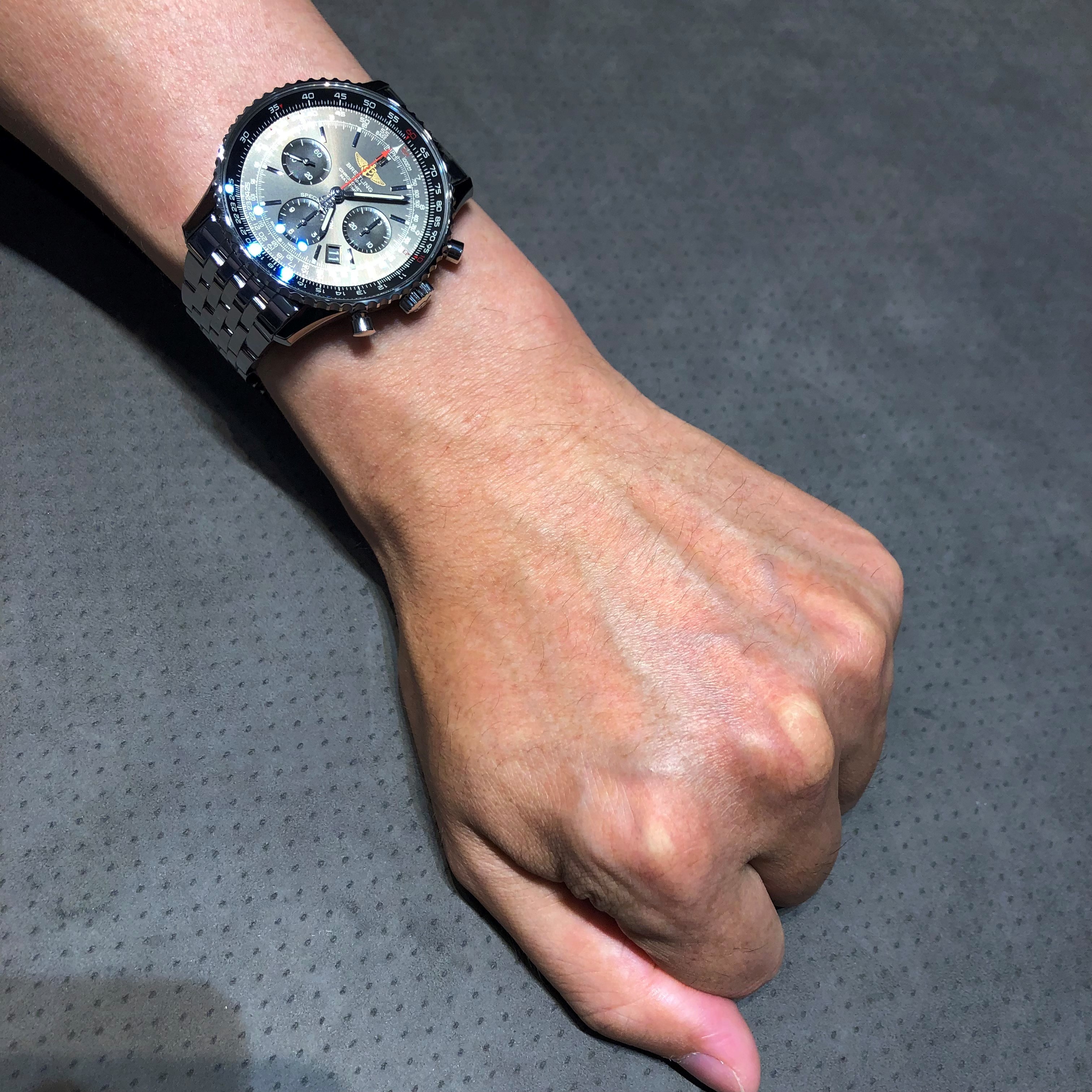 [BREITLING (ブライトリング)正規取り扱い商品] 【日本限定】 ナビタイマーB01クロノグラフ43ジャパンエディション Ref.AB0121A21B1A1 をご購入頂きました！！