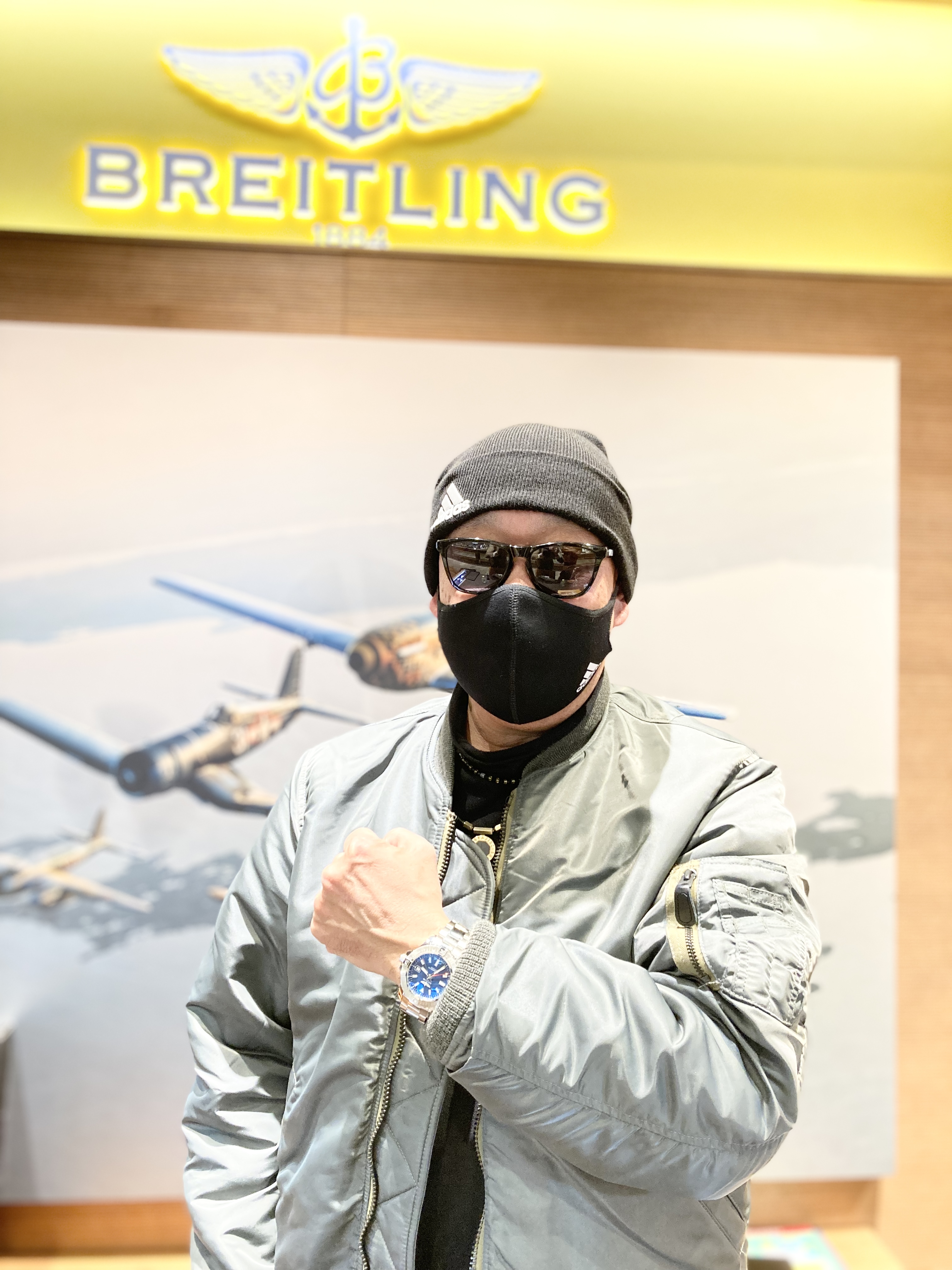 BREITLING アベンジャーオートマチック GMT 45 品番 A32395101C1A1 をご購入頂きました！