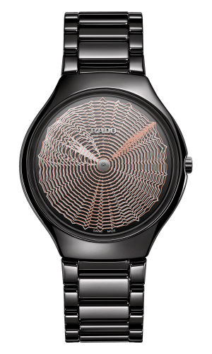 RADO<br />
TRUE THINLINE DEEP WEB<br />
<br />
ラドー<br />
トゥルー シンライン　ディープウェブ<br />
世界1001本限定<br />
【系列店在庫分】<br />
<br />
<br />
ラドーのデザイナーコラボレーション シリーズの最新モデルは、数々のデザイン賞に輝いてきたファッションデザイナー、フローラ・ミランダとの作品。可能性の限界を押し拡げたタイムピースです。サファイアクリスタルの下には2枚の透明なディスクがあり、どちらにもメタリックカラーのウェブパターンが施されています。ディスクが重なり合うと、まるで針があるかのような幻想が生み出されます。この世のものとは思えない、まさにフューチャリスティックな方法で時を知らせてくれます。<br />
<br />
<br />
ケース径	40mm<br />
ケース素材	ハイテクセラミックス<br />
防水性	3気圧<br />
ストラップ	ハイテクセラミックス<br />
ムーブメント	自動巻<br />
仕様	<br />
クリスタル: サファイアクリスタル、反射防止コーティング<br />
<br />
<br />
【ブランドについて】<br />
革新的なマテリアルと斬新なデザインを追求するラドー<br />
ラドーは1957年にスイスのレングナウでブランドが設立されて以来、革新的なマテリアルと斬新なデザインにより、いつまでも美しいままで使うことのできる時計を生み出してきました。そのパイオニア精神と、“想像することができるならば、それを創り出すことができる”というブランドの哲学は、今もなお、受け継がれています。<br />
ラドーの時計に使用されるマテリアルは、最上のものだけ。硬さや靭性だけでなく、耐久性やつけ心地にも最上のものを目指しています。<br />
<br />
税抜価格 ￥270,000<br />
<br />
＜ 80回分割例 ＞<br />
1回目 ￥4,700<br />
2回目以降 ￥3,700×79回<br />
総額￥297,000（税込）<br />
<br />
ショッピングクレジットはオンライン上で審査も可能です。<br />
<br />
無金利フェアについてとお問い合わせ頂くとスムーズです。<br />
<br />
ロングスロウディスタンス 東京<br />
<br />
電話でお問合せ　<br />
03-6447-1311<br />
<br />
MAILでお問合せ　<br />
info@long-slow-distance.com<br />
<br />
LINEでお問合せ　<br />
https://lin.ee/xzNEf3K