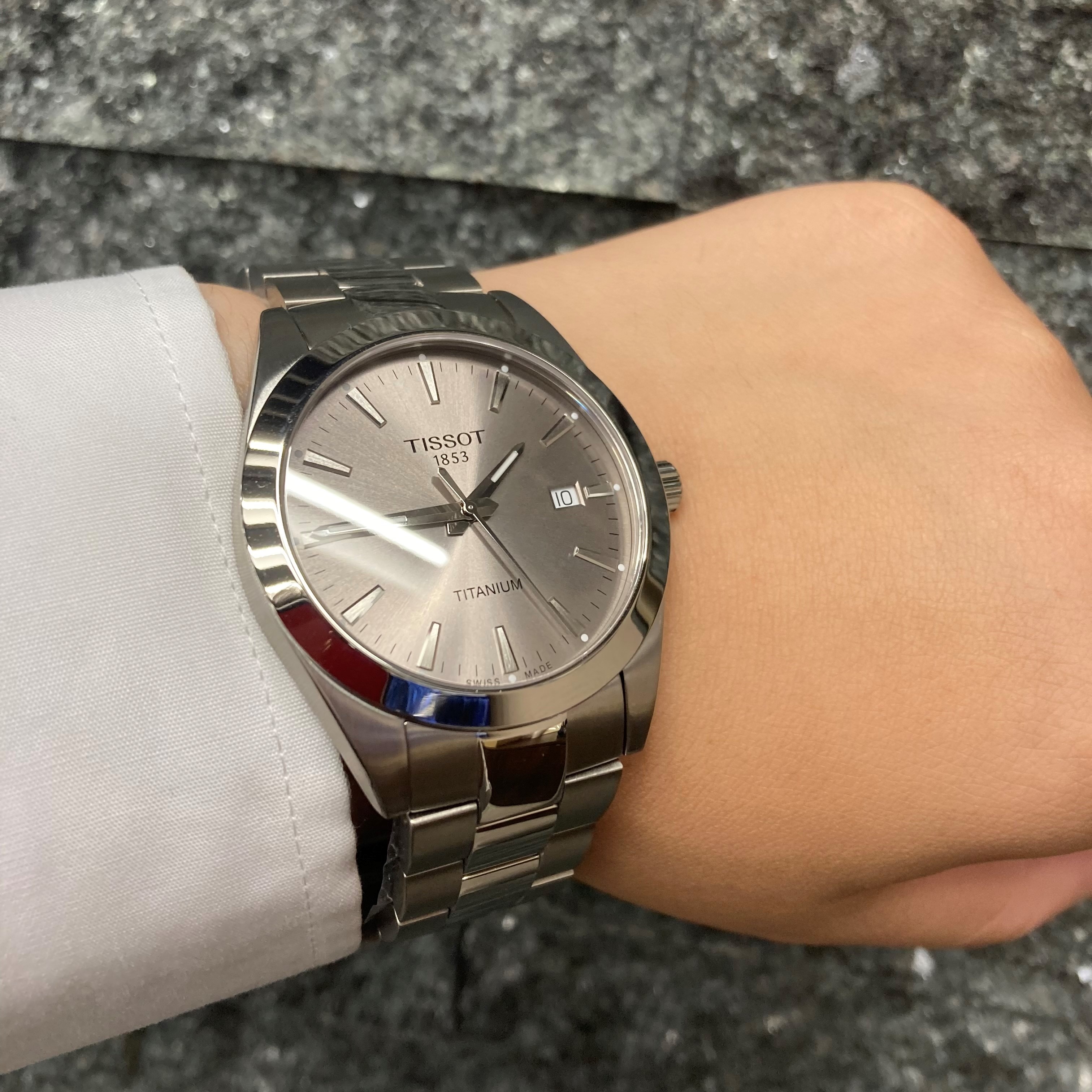 TISSOT　カッコいい　お洒落　腕時計　チタン　軽い　軽量　クオーツ　ティソ