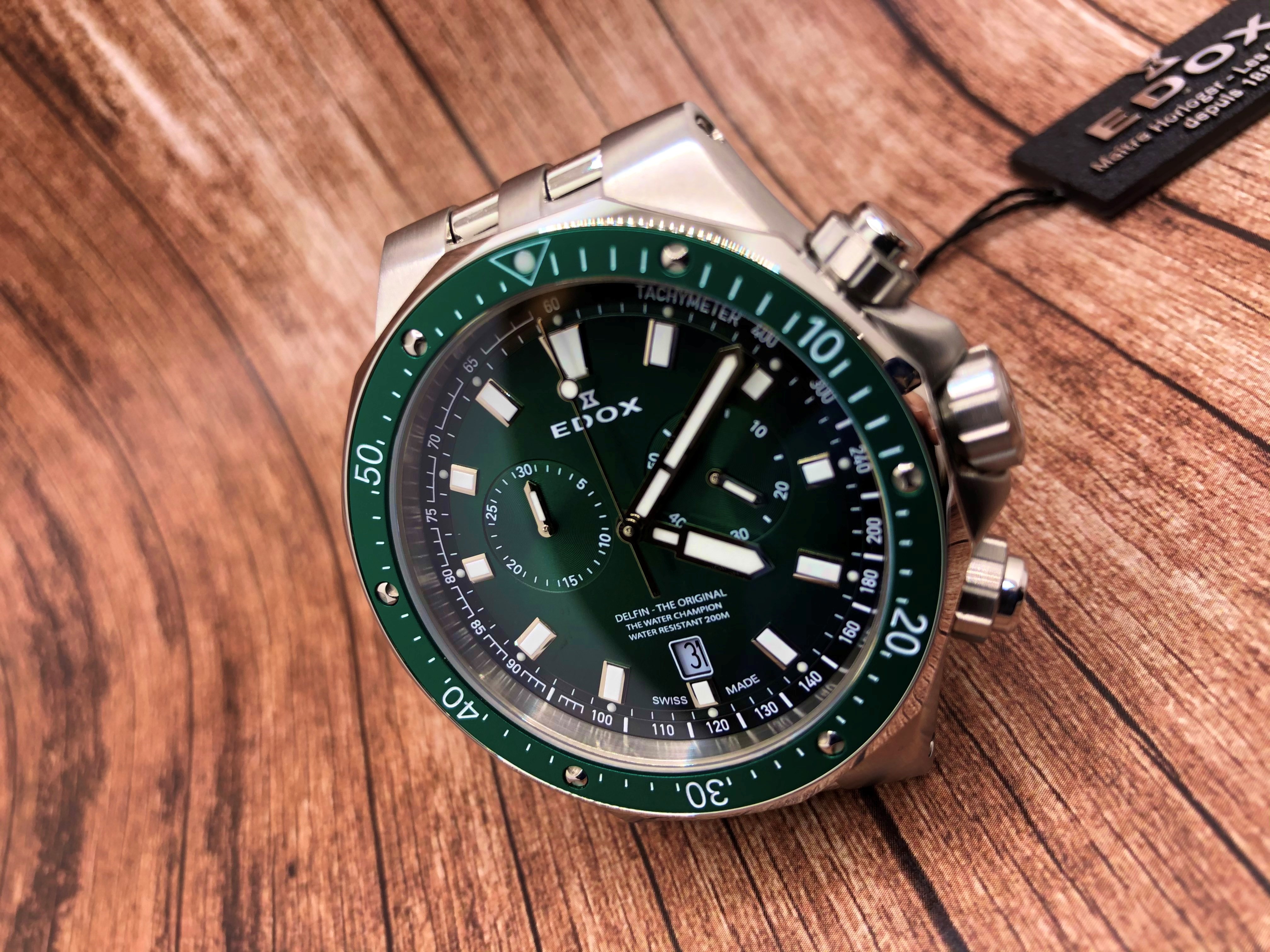 EDOX エドックス　デルフィン　クウォーツ　緑　カジュアル　ビジネス　普段使い　ステンレス　使いやすい　薄い　カッコイイ　316L　ダイバーズ　ダイバーズウォッチ　クロノグラフ　ストップウォッチ　２カウンター