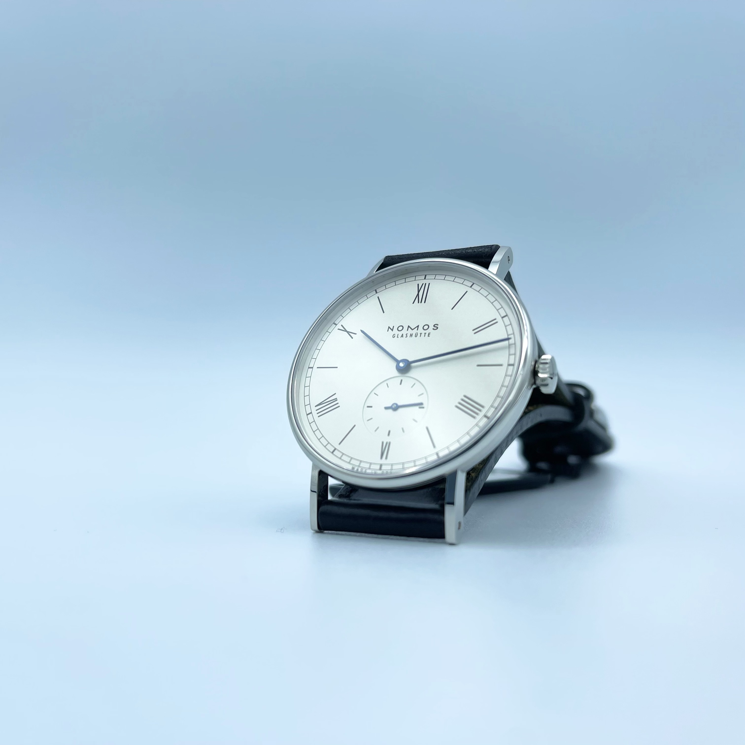 NOMOS GLASHÜTTE  nomos ノモス　LD1A2W238　ドイツ時計　メンズ腕時計　クラシック　レディース腕時計　可愛い　LUDWIG　高級時計　腕時計　時計　機械式腕時計　機械式時計　手巻き　手巻き式　ローマ数字　シンプル　シンプリティ　ミニマリズム　バウハウス　デザイン　精緻　石川県　石川　北陸　正規店　正規取扱店