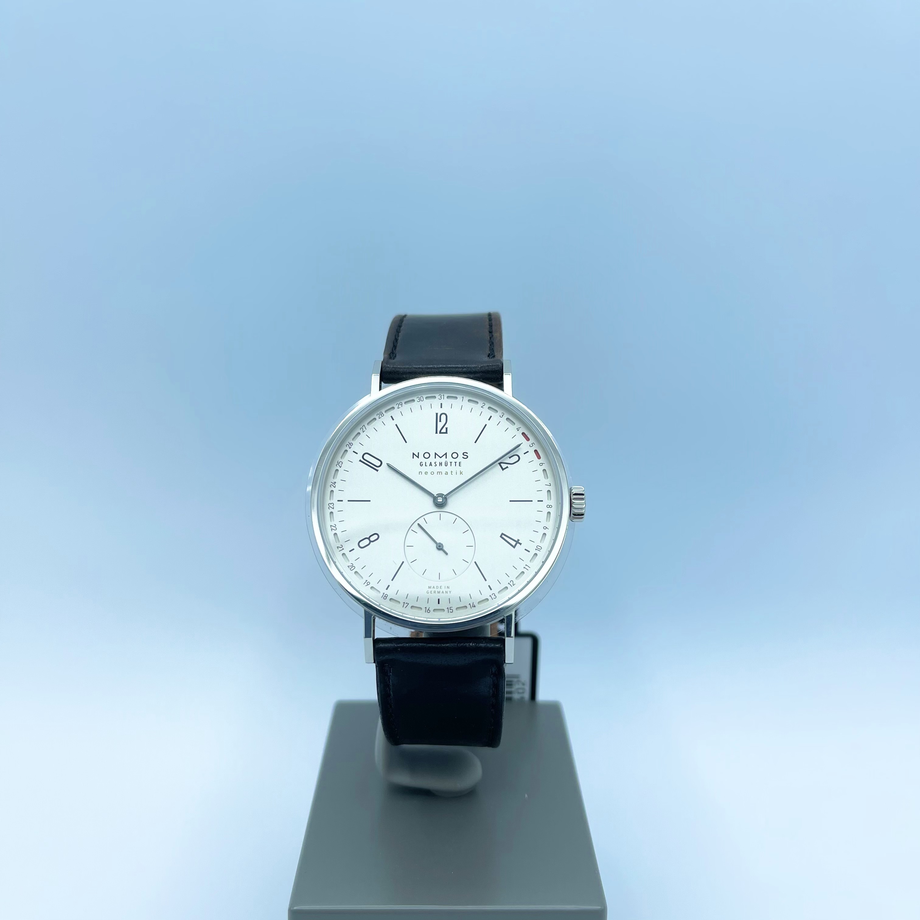 金沢　香林坊　片町　NOMOS GLASHÜTTE 　タンジェント　ノモス　nomos　高級時計　ドイツ時計　腕時計　機械式時計　機械式腕時計　おすすめ　自動巻　TN161011W2　メンズ腕時計　石川県　石川　北陸　正規店　正規取扱店