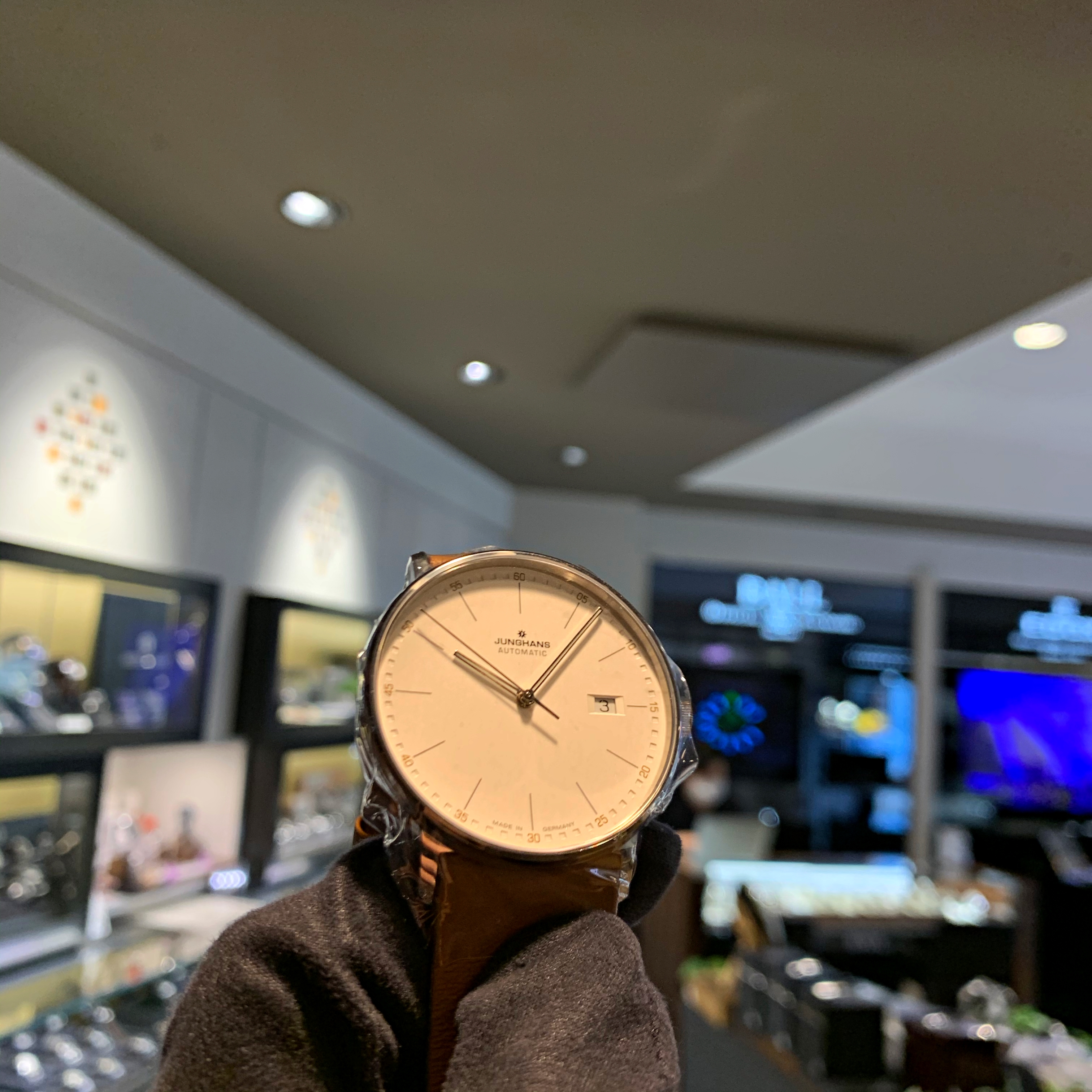 ユンハンス　JUNGHANS　高級時計　ドイツ時計　シンプル腕時計　Form A　027 4734 00