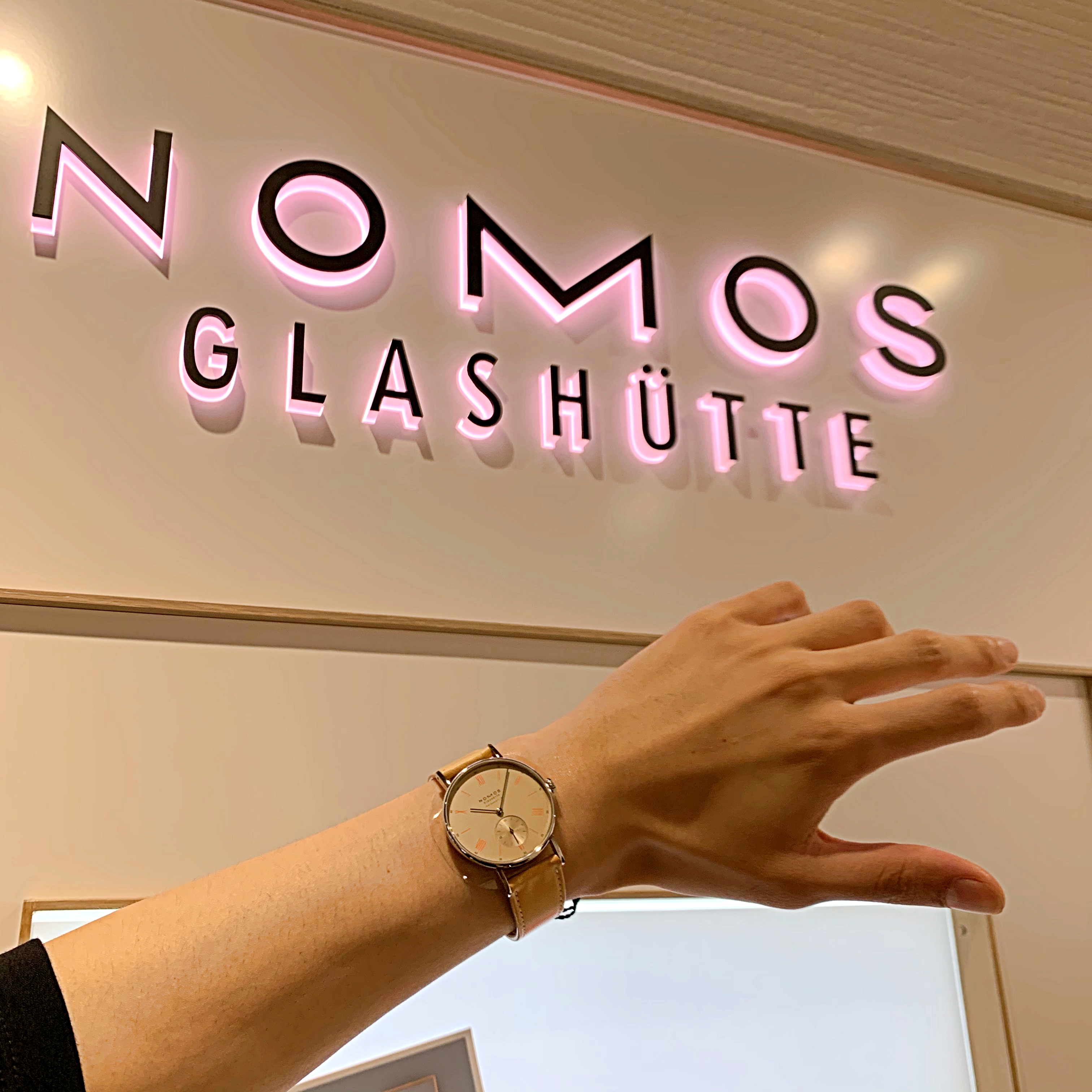 NOMOS GLASHÜTTE 　ラドウィッグ　ドイツ時計　レディース腕時計　メンズ腕時計　高級時計　シンプル腕時計　LD130012CH2