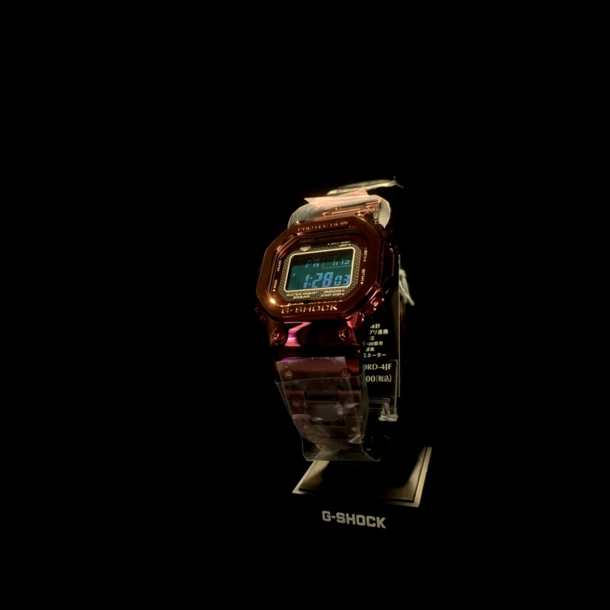 GMW-B5000RD-4JF　CASIO　G-SHOCK　カシオ　ジーショック　フルメタル　赤メタ　GMW-B5000RD-4JF　かっこいい　耐久性　頑丈　腕時計　時計　電波ソーラー　Bluetooth　便利　ガジェット　おすすめ　