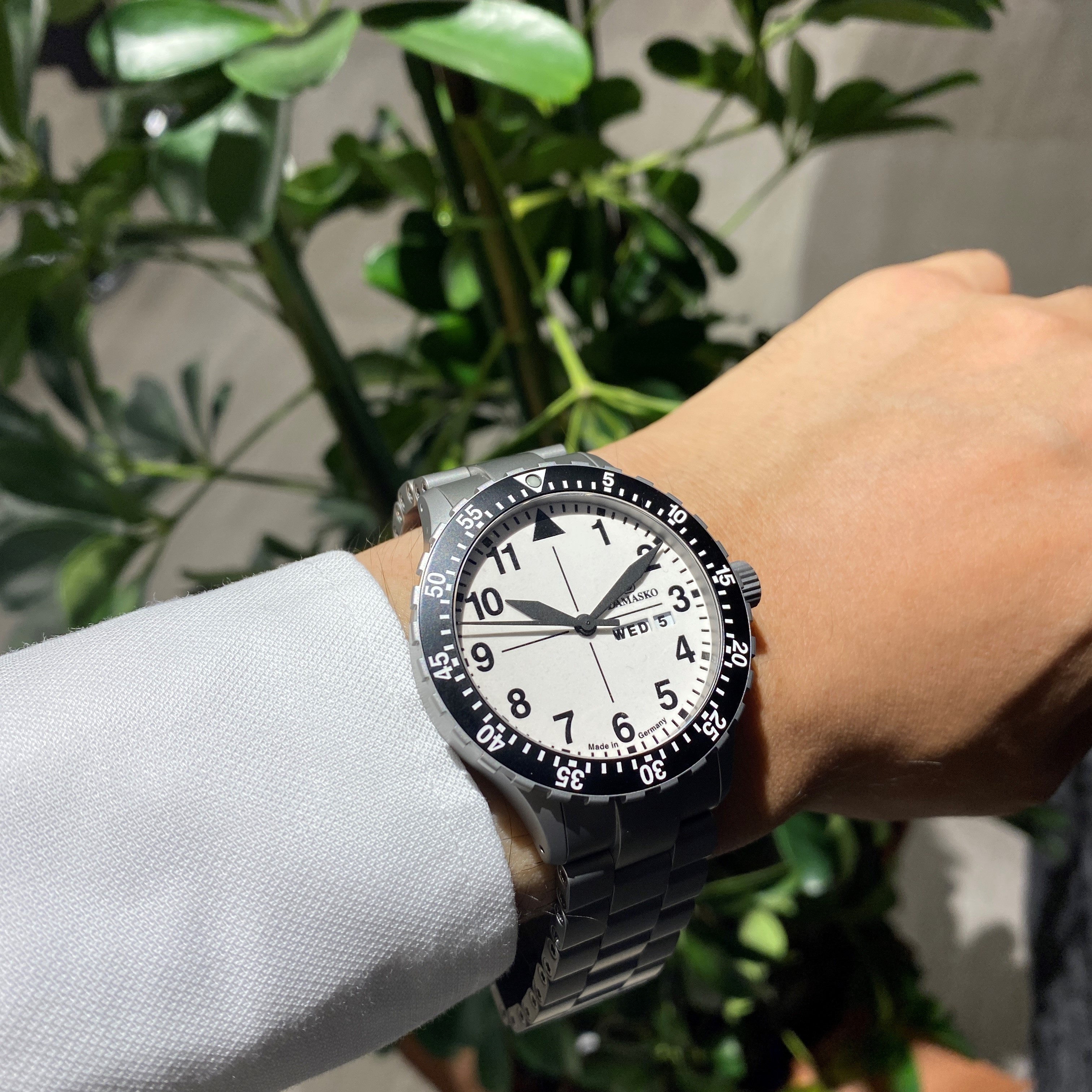 damasko ダマスコ　ドイツ　機械式時計　固い　ロケット　金属加工　蓄光　デイデイト　白　ホワイト　IWC パイロット　マニュファクチュール　ミリタリー　ウォッチ　機械式