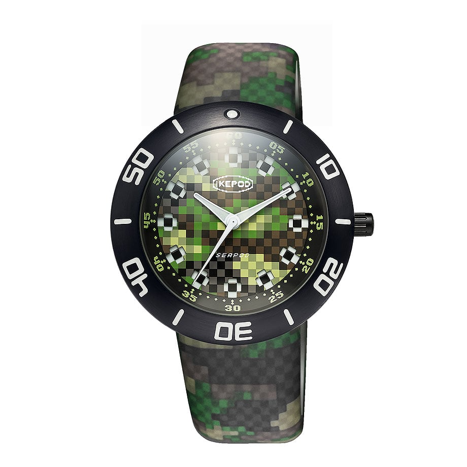 アイクポッド SEAPOD IPS003PIXLB「Camo Pixel」。2021年に誕生したシーポッドの特別限定モデルで、ピクセル迷彩の歴史とファッショントレンドから着想を得たダイヤルとストラップが特徴。46mmケースながら快適な装着感を持ち、ミヨタ9039自動巻ムーブメント、200m防水、ルミノバ付きインデックス、逆回転防止ベゼルを装備。ミリタリーテイストとストリートファッションを融合した個性派機械式腕時計。