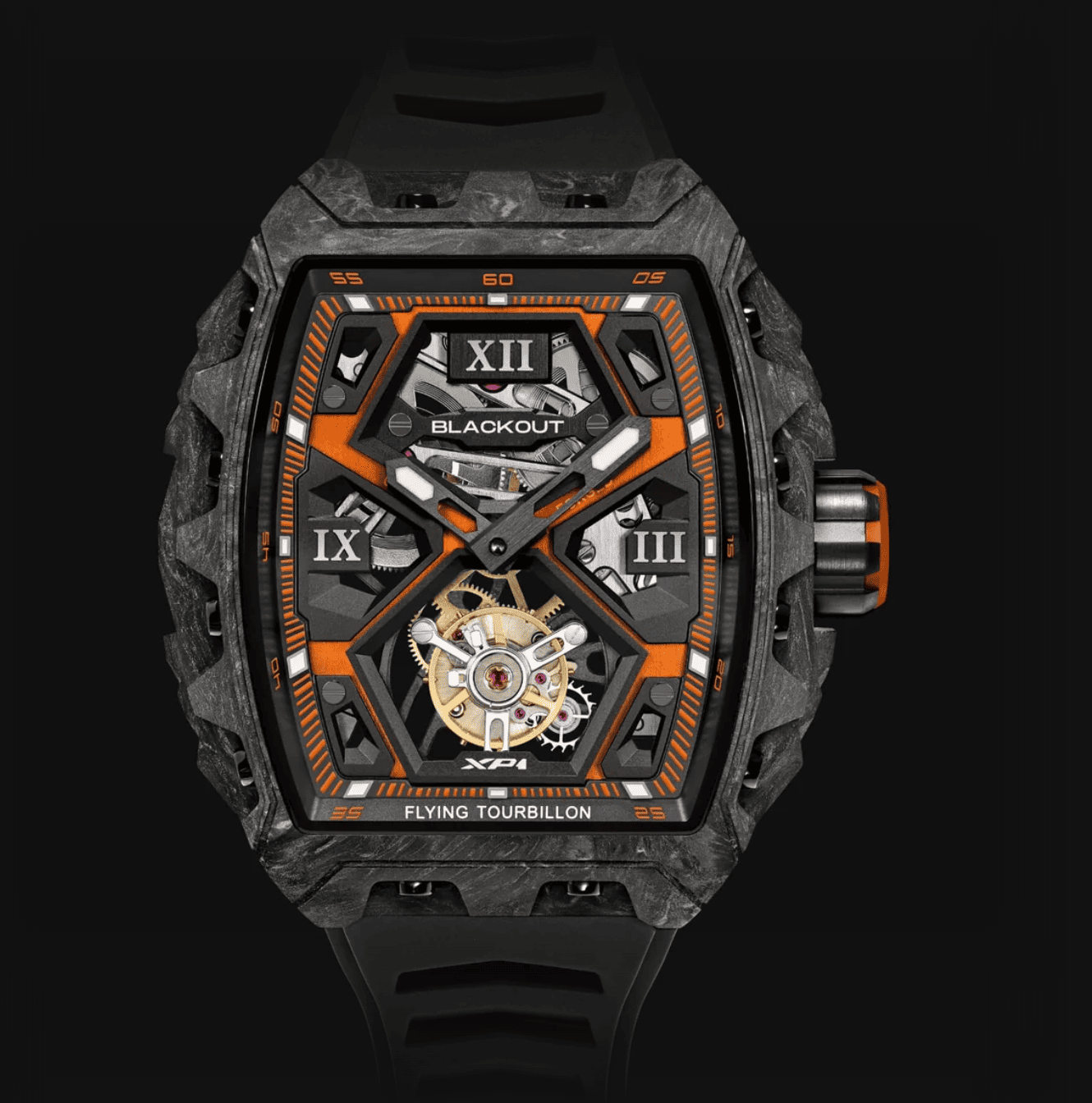 XP1 Tourbillon Orange Racing/BOXP1TBLTCOR「BLACKOUT WATCHES（ブラックアウトウォッチ）の限定モデルXP1 トゥールビヨン オレンジ レーシングが日本で販売中｜世界限定50本、シリアルナンバー入りの希少トゥールビヨンモデルで、スイス・ジュネーブの自社工房にて熟練時計職人が丁寧に手巻き組み立て｜ダブルバレルのフライングトゥールビヨンムーブメントによる72時間パワーリザーブ、白く発光するUACフォージドカーボン製ケース、スイス製スーパールミノバ、サファイアガラス、真鍮製インナーリングと文字盤など、細部までこだわり抜いた仕様｜レーシングカーのようなビビッドなオレンジカラーとプレミアムラバーストラップでスポーティーに仕上げ、10ATMの防水性能と110gの軽量設計を両立｜在庫あり、日本国内入手可能な限定トゥールビヨンウォッチを探す時計ファン・メカ好きに最適なモデル」