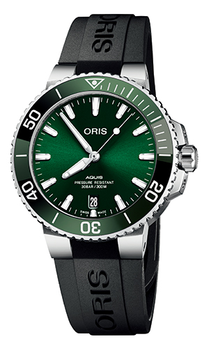 ORIS(オリス) 2019 BASEL新作 ビジネスシーンからビーチまで活躍するサイズ感のダイバーズウォッチ。オリス「アクイス デイト」グリーンダイアル