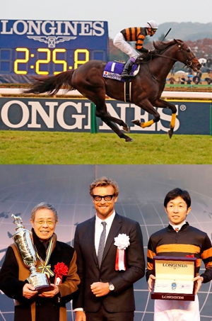 LONGINES(ロンジン) 「ロンジン エレガンスアワード」受賞の黒田エイミさん・栁俊太郎さんにサイモン・ベイカーが表彰