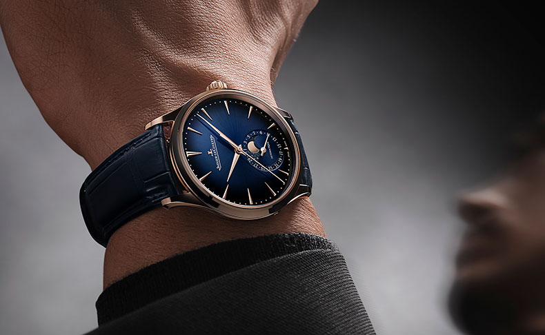 JAEGER-LECOULTRE(ジャガー・ルクルト) 2023新作 グラデーションミッドナイトブルーダイヤルに温かみのあるピンクゴールド製ケース。ジャガー・ルクルト「マスター・ウルトラスリム・ムーン」