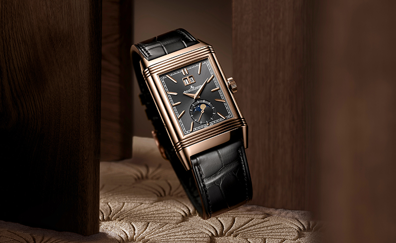 JAEGER-LECOULTRE(ジャガー・ルクルト) 2025新作 ディープブルーの星空に包まれたデジタル表示による時間の新しい解釈。ジャガー・ルクルト「レベルソ・トリビュート・ノナンティエム・エナメル」