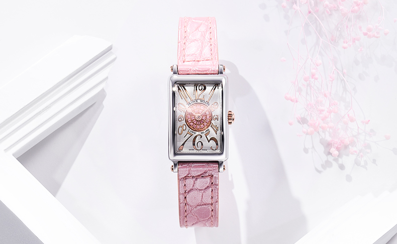 FRANCK MULLER(フランク ミュラー) 2021新作 コンビネーションカラーが華やかさを際立たせる。フランク ミュラー「ロングアイランド プティ パスティーユ」