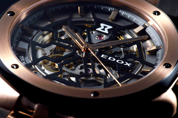 EDOX(エドックス) 2020新作 アワーグラスをモチーフにしたカットワークで魅せる時計。エドックス「デルフィン メカノ オートマティック」