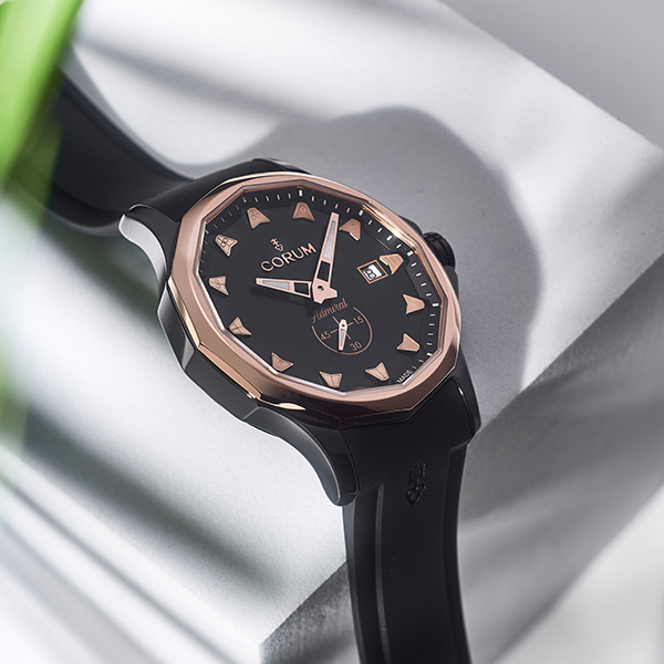 CORUM(コルム) 2024新作 ロングセラーモデルにセラミックケースと金無垢ベゼルの最新バリエーションが登場。コルム「アドミラル 42 オートマティック」