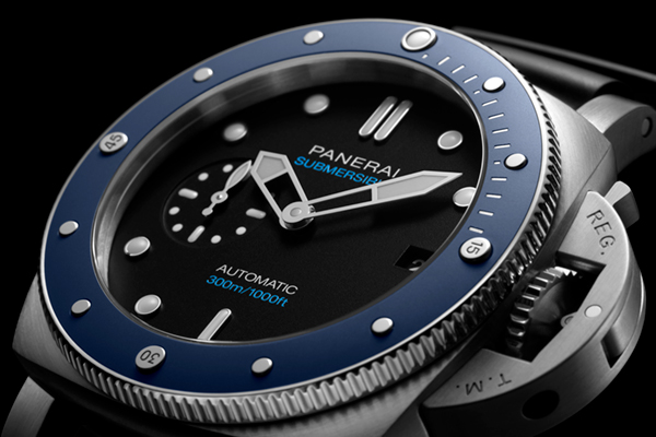 PANERAI(パネライ) オンラインおよび電話販売限定の新作モデル。パネライ「サブマーシブル アズーロ - 42mm」