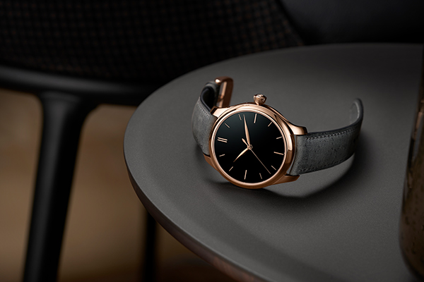 H.Moser & Cie.(H.モーザー) 2023新作 H.モーザーがコントラストを巧みに操る。H.モーザー「エンデバー・トゥールビヨン コンセプト ベンタブラック® 」「エンデバー・センターセコンド ベンタブラック®」