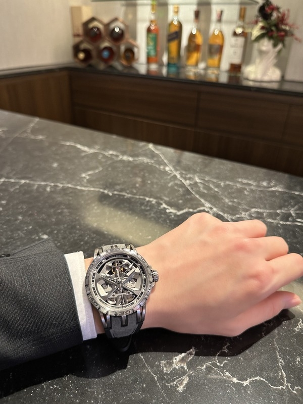 ROGER DUBUIS(ロジェ・デュブイ)
