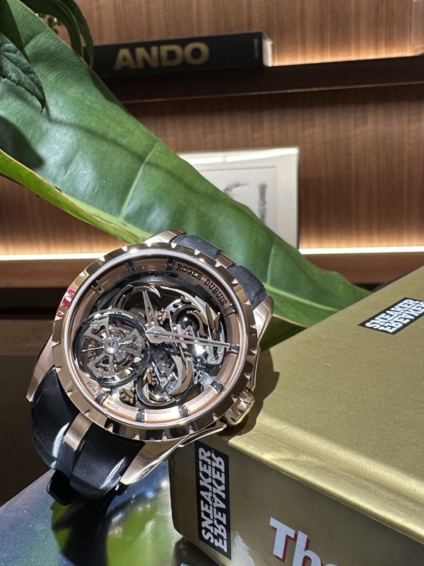 ROGER DUBUIS(ロジェ・デュブイ)
