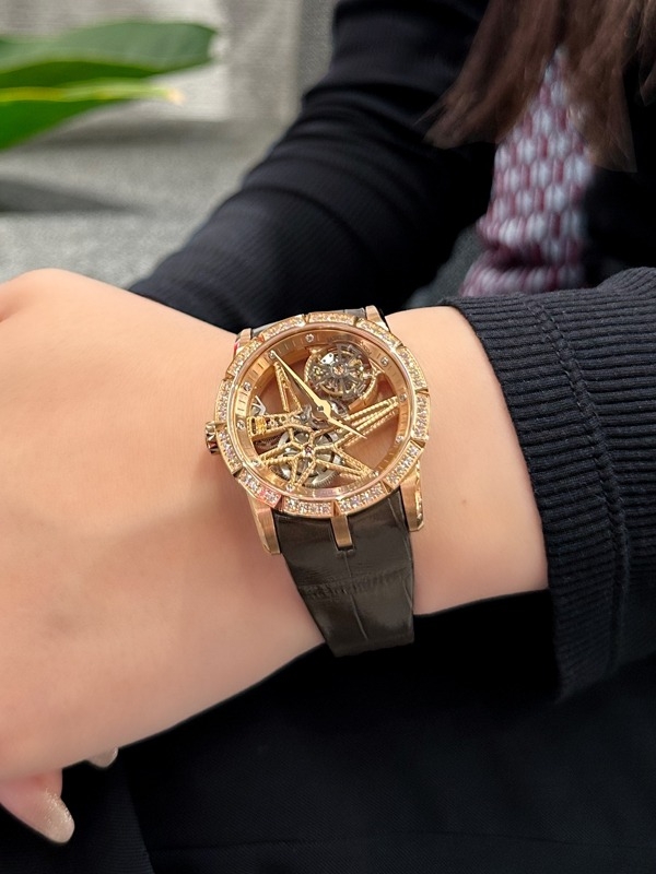 ROGER DUBUIS(ロジェ・デュブイ)
