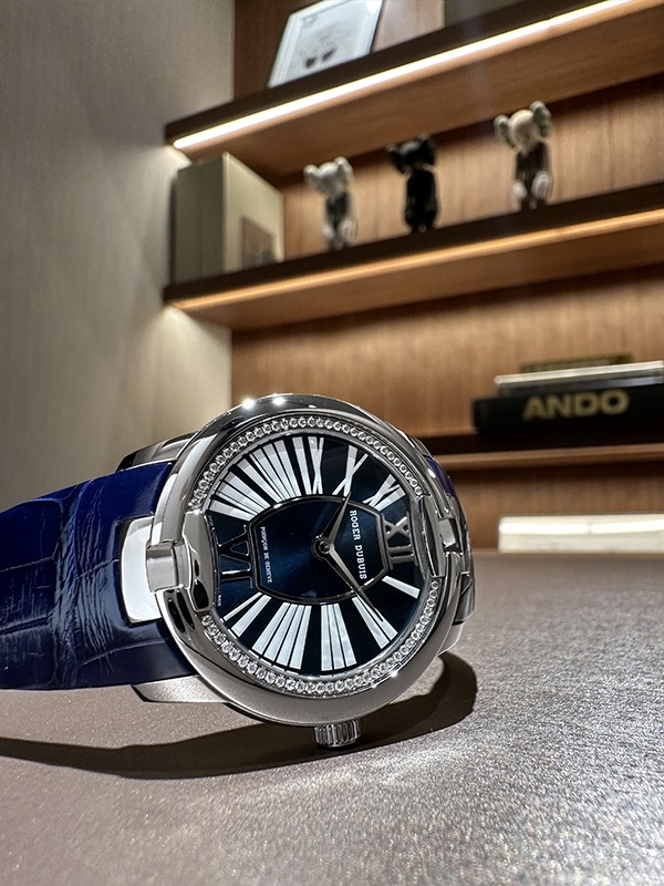 ROGER DUBUIS(ロジェ・デュブイ)
