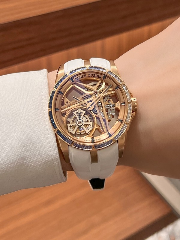 ROGER DUBUIS(ロジェ・デュブイ)
