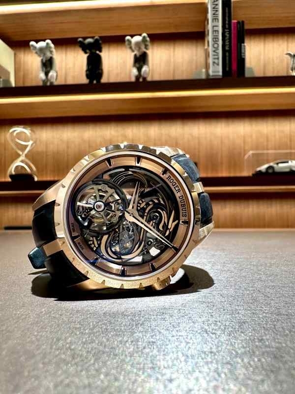 ROGER DUBUIS(ロジェ・デュブイ)
