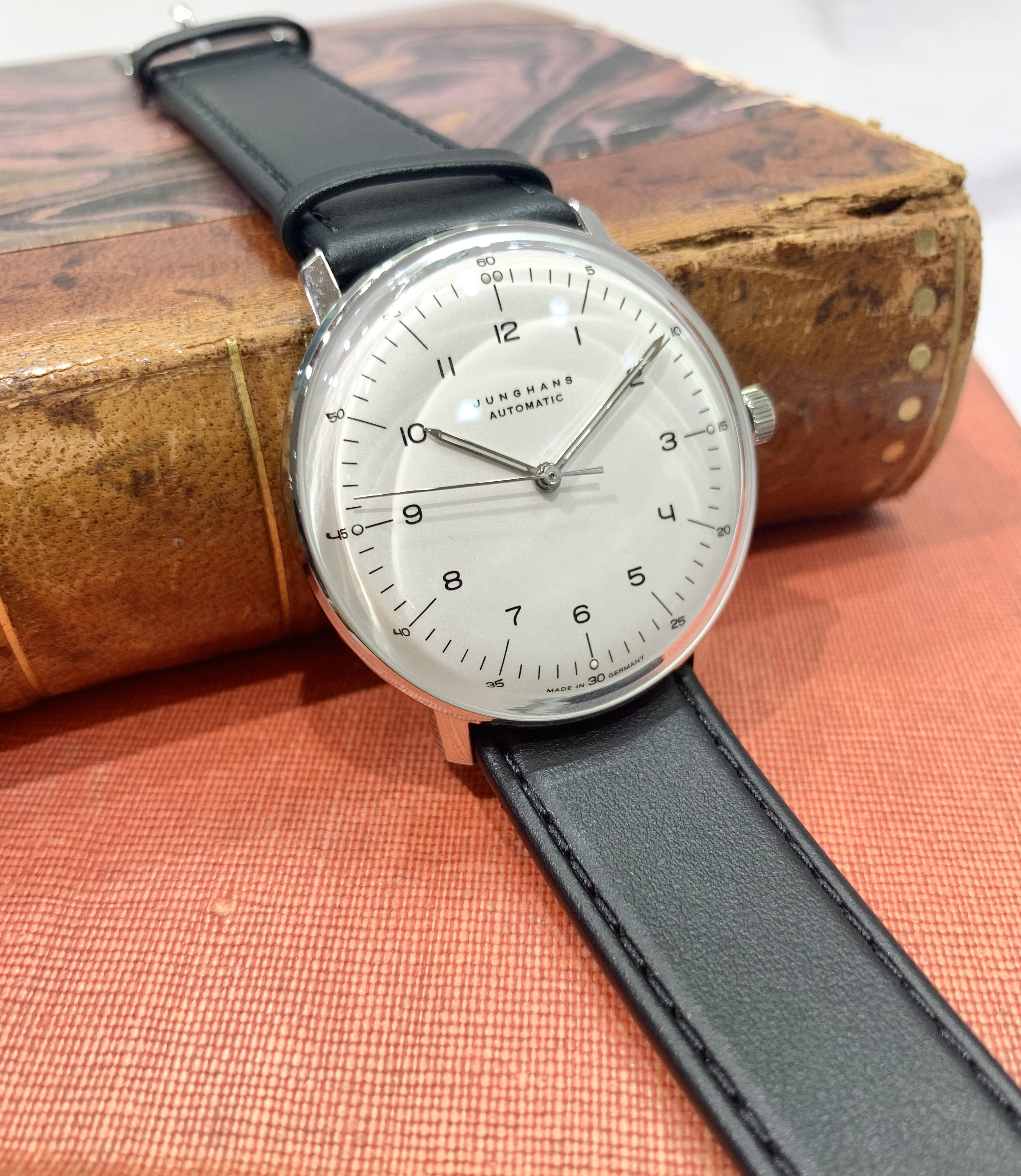 JUNGHANS(ユンハンス)
