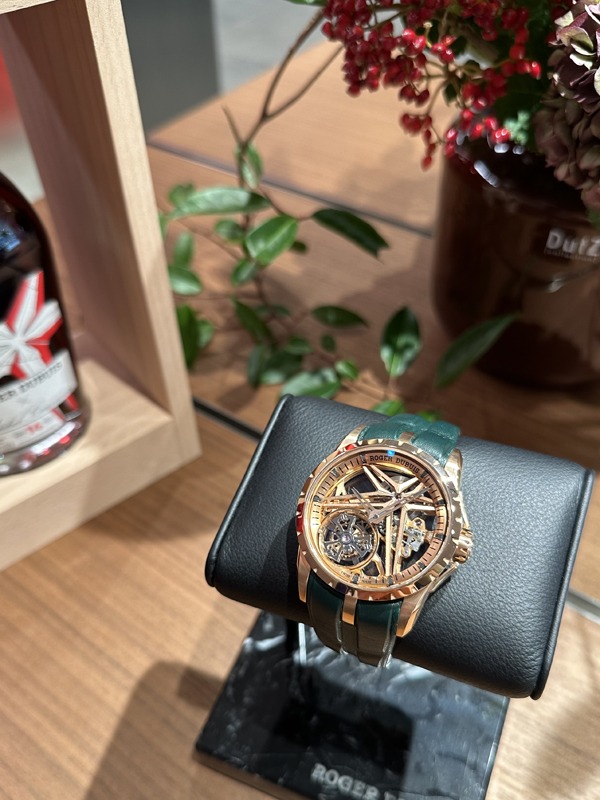 HASSINブログ【ROGER DUBUIS】ロジェデュブイ／DBEX0981