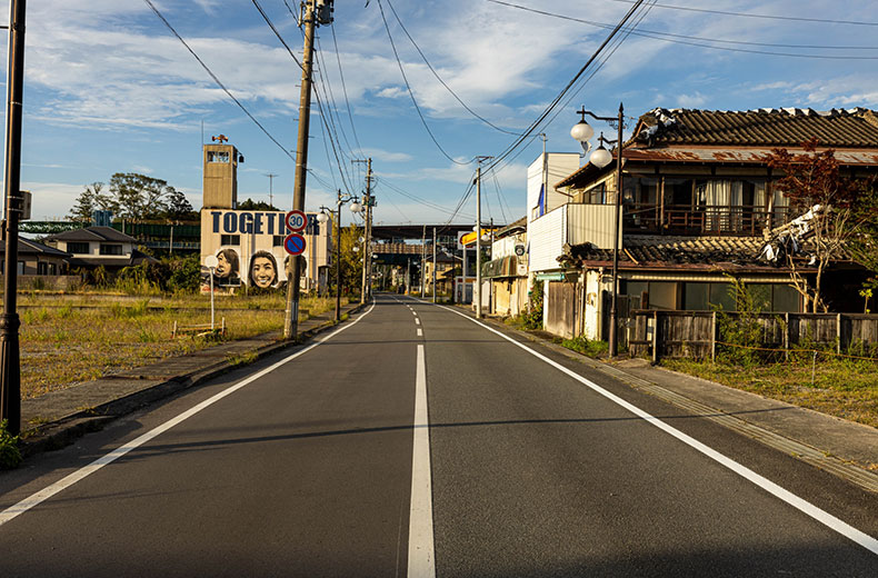 「フクシマ・ウォッチ・カンパニー」があるのは福島県南相馬市小高区。福島県の太平洋側に位置する、福島県のいわゆる「浜通り」と呼ばれる地域にあって、山と海に囲まれた自然豊かな場所である